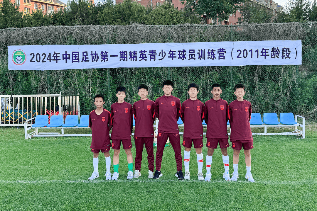 包含高端足球训练营在全国多地落地，培养精英青少年的词条