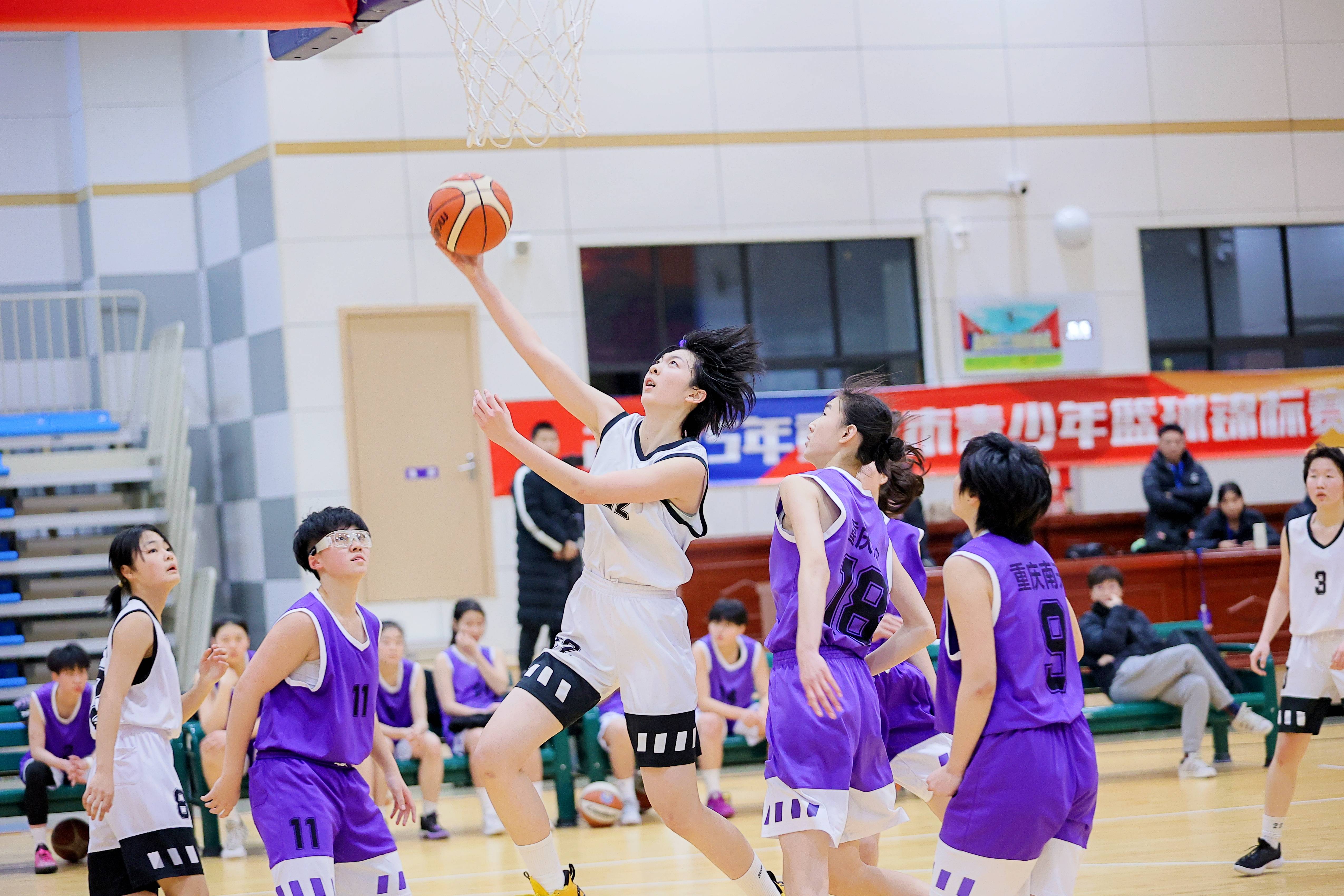 包含线上预约、智慧场馆管理推动青少年篮球赛事高效便捷举办的词条
