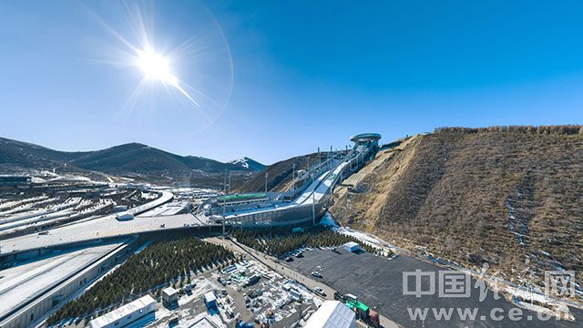 越野滑雪赛：林海雪原里的速度竞技