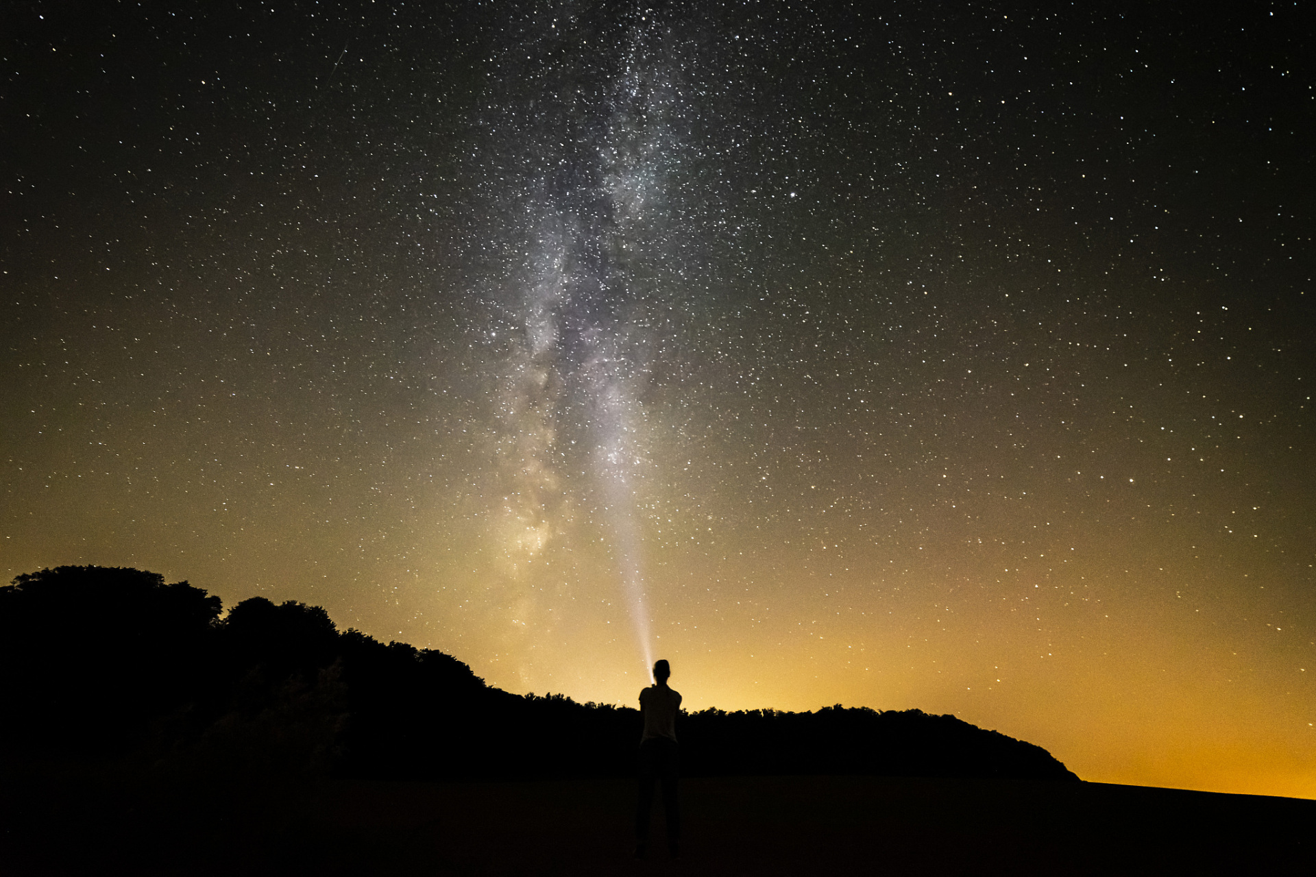 包含夜幕下的星空星光慢跑，留下运动中的每个光影的词条