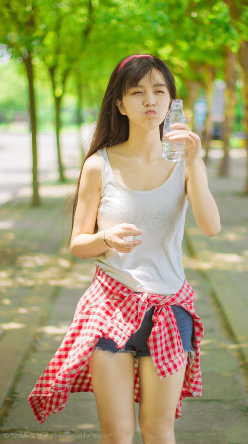 未来足球运动设备融合脑机接口，实现更精准操作